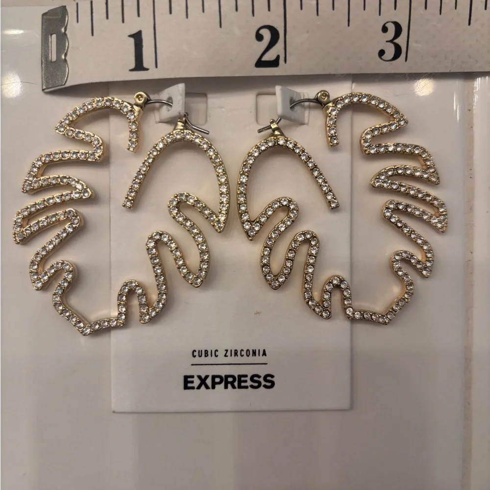 NWT-Express Gold Statement Leaf Earrings - Picture 5 of 7
